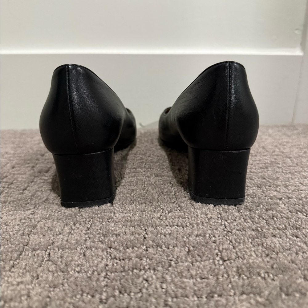 Like new Aquatalia Black Leather Pasha Pump - Size 6 - Picture 7 of 13